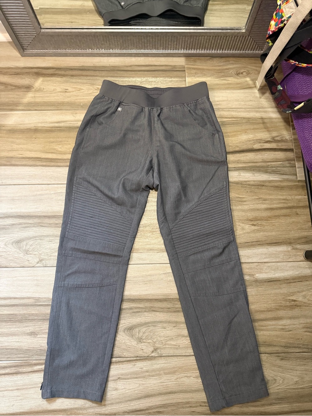Women’s Gray Ribbed Knee Detail Scrubs Pants